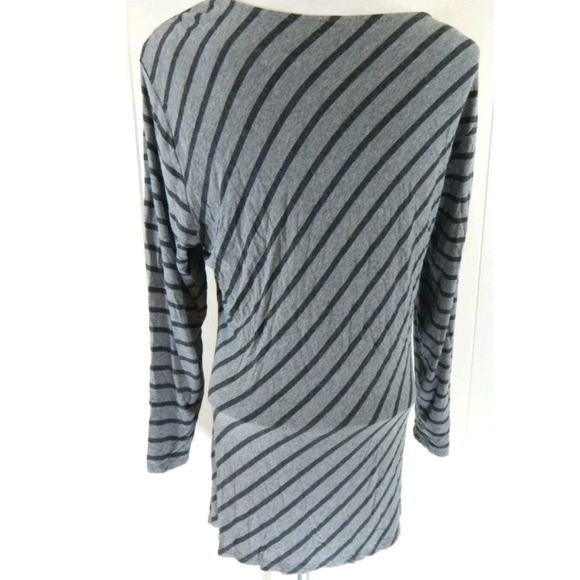 Vince Camuto Gray Asymmetrical Knit Top - Picture 3 of 3